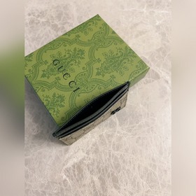 Качество фирменного магазина, товары высшего качества, фотографии