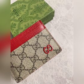 Качество фирменного магазина, товары высшего качества, фотографии