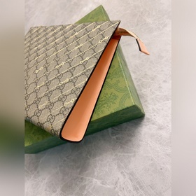 Качество фирменного магазина, товары высшего качества, фотографии