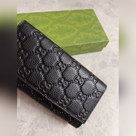Новая серия GG Emblem с ультрамягким тиснением цвета личи кожаным