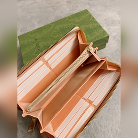 Качество фирменного магазина, товары высшего качества, фотографии
