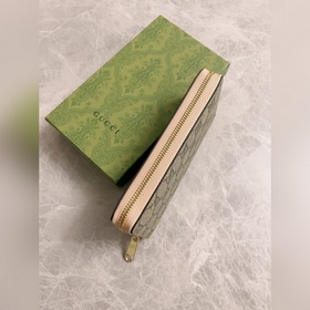 Качество фирменного магазина, товары высшего качества, фотографии