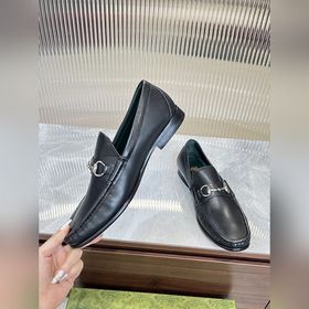 Мужские лоферы Gucci в новом исполнении с мотивом пряжки виде кон