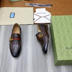 Новинка от GUCCI： лодочки с тканой лентой и перекрещивающимися ре