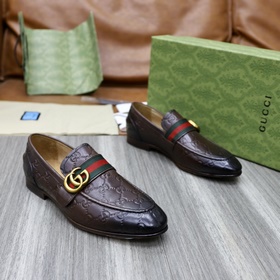 Новинка от GUCCI： лодочки с тканой лентой и перекрещивающимися ре