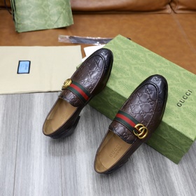 Новинка от GUCCI： лодочки с тканой лентой и перекрещивающимися ре