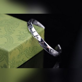 Браслет Gucci Love Fearless, аналогичный браслету Ван Юэна, подхо