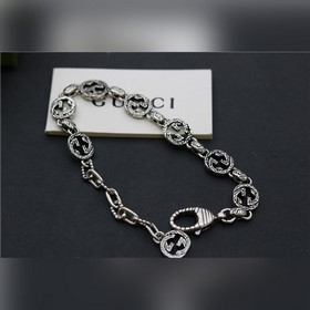 Брендовое украшение Gucci Браслет с двойной буквой G и рельефным 