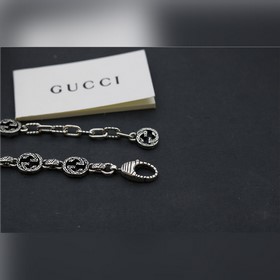 Брендовое украшение Gucci Браслет с двойной буквой G и рельефным 