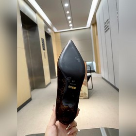 Ранневесенняя коллекция 2025 от GuCci： удивительные эластичные бо