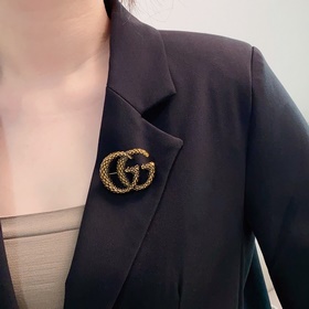 Новая ретро-брошь Gucci с двойным G виде колосьев пшеницы – это у