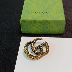 Новая ретро-брошь Gucci с двойным G виде колосьев пшеницы – это у