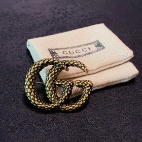 Новая ретро-брошь Gucci с двойным G виде колосьев пшеницы – это у