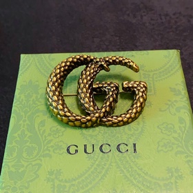 Новая ретро-брошь Gucci с двойным G виде колосьев пшеницы – это у