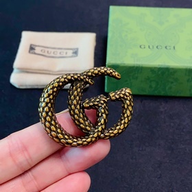 Новая ретро-брошь Gucci с двойным G виде колосьев пшеницы – это у