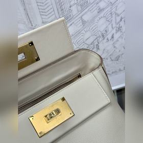 В наличии 2424mini 21 см evercolor, кожа swift, молочный белый, р