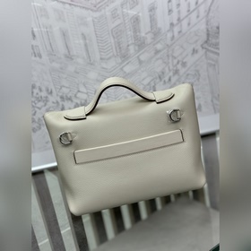 В наличии 2424mini 21 см evercolor, кожа swift, молочный белый, р