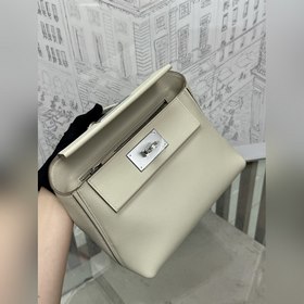 В наличии 2424mini 21 см evercolor, кожа swift, молочный белый, р