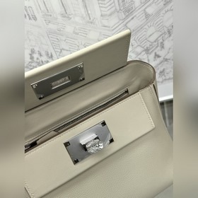 В наличии 2424mini 21 см evercolor, кожа swift, молочный белый, р