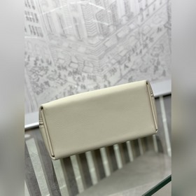 В наличии 2424mini 21 см evercolor, кожа swift, молочный белый, р