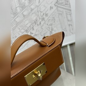 В наличии 2424mini 21 см evercolor, кожа swift, золотисто-коричне
