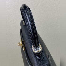 Kelly touch 25 см, кожа крокодила с глянцевой поверхностью, черна