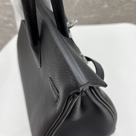 В наличии B  Черный серебряной застежкой  Кожа, платиновый за