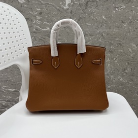 На складе B  Золотисто-коричневый серебряной застежкой  Кожа,