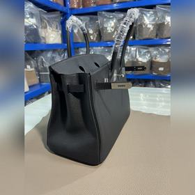 Фотографииз мастерской Birkin Platinum, черный, серебряная застеж