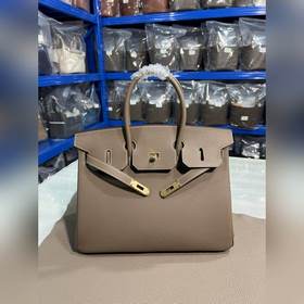 Фотографииз мастерской Birkin Platinum, слоновая кость с золотой