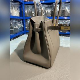 Фотографииз мастерской Birkin Platinum, слоновая кость с золотой 