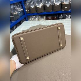 Фотографииз мастерской Birkin Platinum, слоновая кость с золотой 