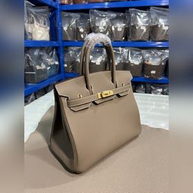 Фотографииз мастерской Birkin Platinum, слоновая кость с золотой