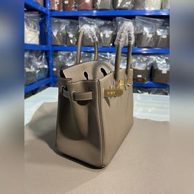 Фотографииз мастерской Birkin Platinum, слоновая кость с золотой 