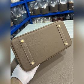 Фотографииз мастерской Birkin Platinum, слоновая кость с золотой 