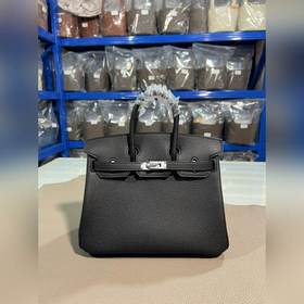 Фотографии мастерской Birkin Platinum, черный, серебряная застежк