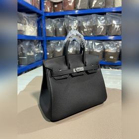 Фотографии мастерской Birkin Platinum, черный, серебряная застежк