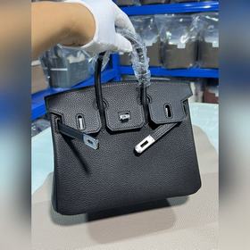 Фотографии мастерской Birkin Platinum, черный, серебряная застежк