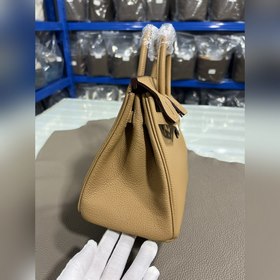 Фотографииз мастерской Birkin Platinum, цвет «чай с молоком», сер