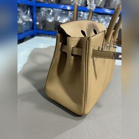 Фотографииз мастерской Birkin Platinum, цвет «чай с молоком», сер