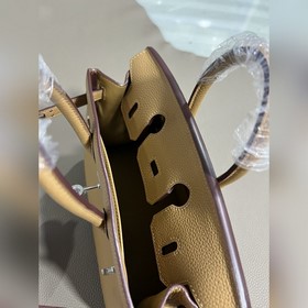 Фотографииз мастерской Birkin Platinum, цвет «чай с молоком», сер