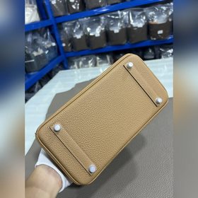 Фотографииз мастерской Birkin Platinum, цвет «чай с молоком», сер