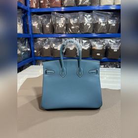 Фотографии мастерской Birkin Platinum, кожа цвета джинсового сине
