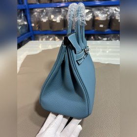 Фотографии мастерской Birkin Platinum, кожа цвета джинсового сине