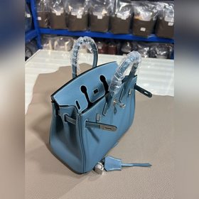 Фотографии мастерской Birkin Platinum, кожа цвета джинсового сине
