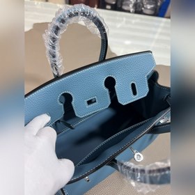 Фотографии мастерской Birkin Platinum, кожа цвета джинсового сине