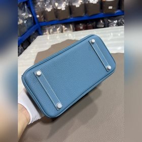 Фотографии мастерской Birkin Platinum, кожа цвета джинсового сине