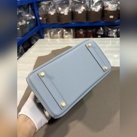 Фотографии мастерской Birkin Platinum Holy Grail с золотой застеж