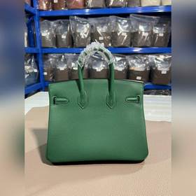 Фотографии мастерской Birkin Platinum Velvet Green Gold Buckle 25