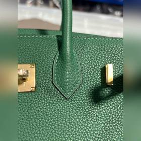 Фотографии мастерской Birkin Platinum Velvet Green Gold Buckle 25